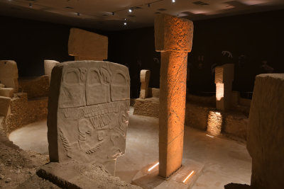 Urfa museum Gobeklitepe Temple D replica sept 2019 4839.jpg