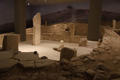 Urfa museum Nevalı Çori Temple - Neolithic age 4843.jpg