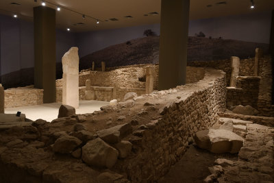 Urfa museum Nevalı Çori Temple - Neolithic age 4844.jpg