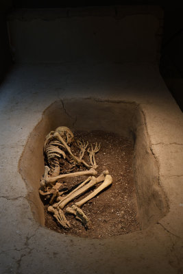 Urfa museum  Grave sept 2019 4798.jpg