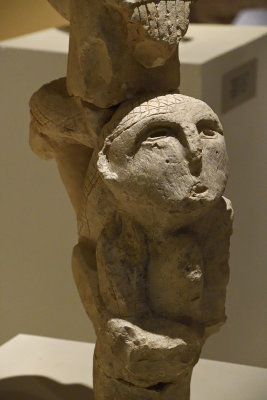 Urfa museum Totemlike head sept 2019 4895.jpg