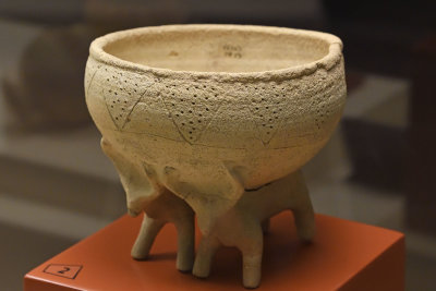 Urfa museum Deer legged bowl sept 2019 4977.jpg