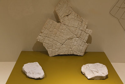 Urfa museum Stone plates sept 2019 4855_01.jpg