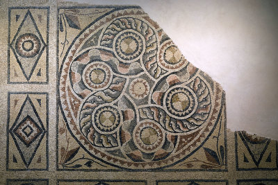 Gaziantep Zeugma museum Geometric mosaic sept 2019 4097.jpg
