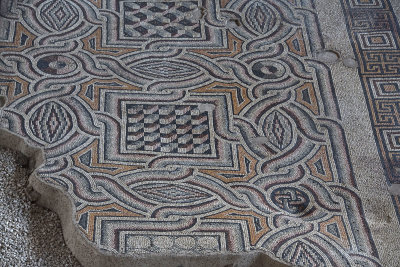 Antakya Museum Hotel Geometric mosaic sept 2019 5681.jpg
