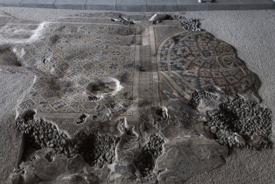 Antakya Museum Hotel Geometric mosaic sept 2019 5704.jpg