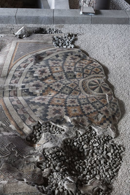 Antakya Museum Hotel Geometric mosaic sept 2019 5705.jpg