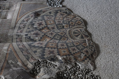 Antakya Museum Hotel Geometric mosaic sept 2019 5706.jpg
