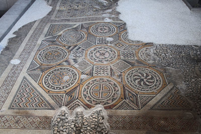 Antakya Museum Hotel Geometric mosaic sept 2019 5714.jpg