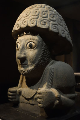 Antakya Archaeological Museum Statue of Suppiluliuma sept 2019 5787.jpg