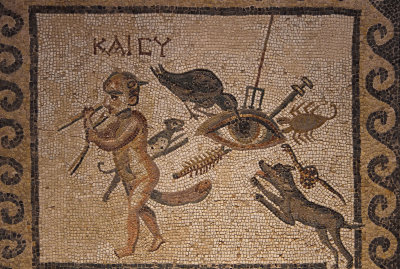 Antakya Archaeology Museum Evil eye mosaic sept 2019 5998.jpg