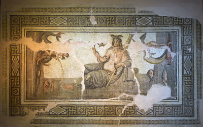 Antakya Archaeology Museum Sea god mosaic sept 2019 6039.jpg