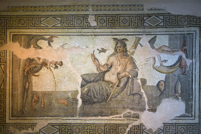 Antakya Archaeology Museum Sea god mosaic sept 2019 6042.jpg