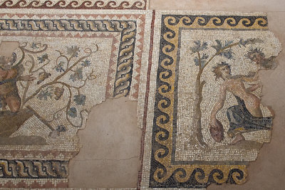 Antakya Archaeological Museum Apollo and Daphne mosaic sept 2019 5880.jpg