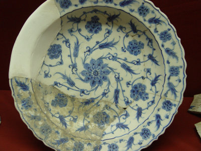 Iznik museum Blue white and turquoise ceramics 5090.jpg