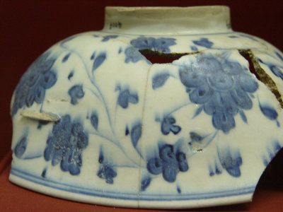 Iznik museum Blue white and turquoise ceramics 5091.jpg