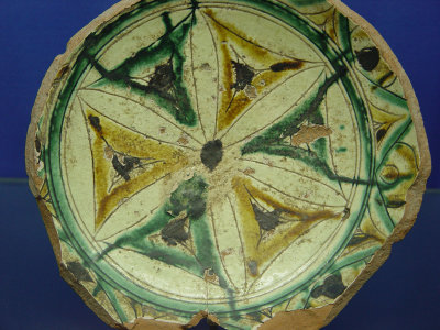 Iznik museum Ottoman red clay 14th century pottery 5046.jpg