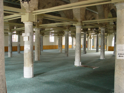 Konya Alaeddin Mosque prayer hall 3614.jpg