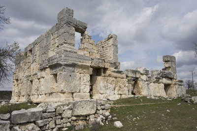 Diocaesarea (Isauria) Tyche temple cella 7179.jpg