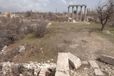 Diocaesarea (Isauria) Tyche temple peripteros 3473.jpg
