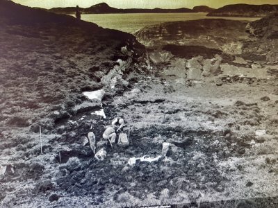 Foto - Universitetsmuseet: Utgraving av Ronga skipets Mastefisk... - Omrdet er neppe dypt 