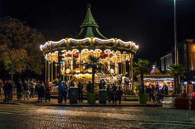 Carousel near the Eiffel Tower