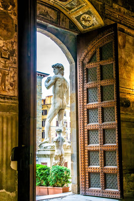 Reproduction of Michelangelo's David on the Palazzo Vecchio