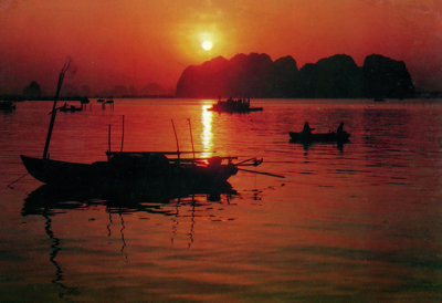 Night on Ha Long Bay 