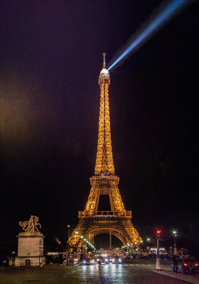 Tour D'Eiffel Beacon