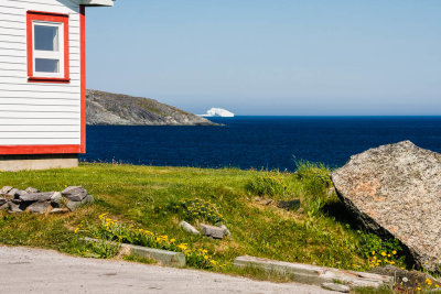 Fox Point Light Station & Iceberg