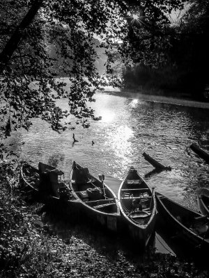 canoes cave spring 2011 BW2 _ 850pxl-1020717.jpg