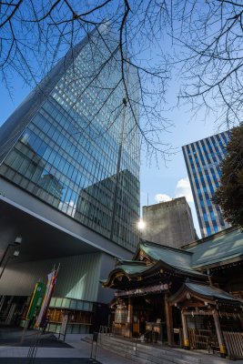 Upscale Shrine Nestled Amongst the Skyscrapers