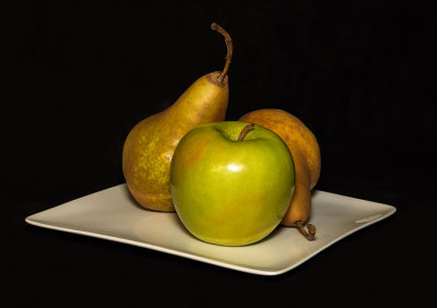 M_Fruit on White Plate_Diane Hutchings.jpg