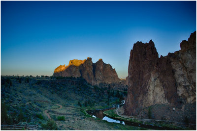 M_Dawn_at_Smith_Rocks_Dorothy_Rosenbladt.jpg