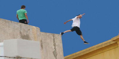 M_Santorini - roof jumping_Herzog_1.jpg