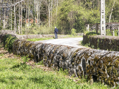 Heading north on country roads from Ponte de Lima