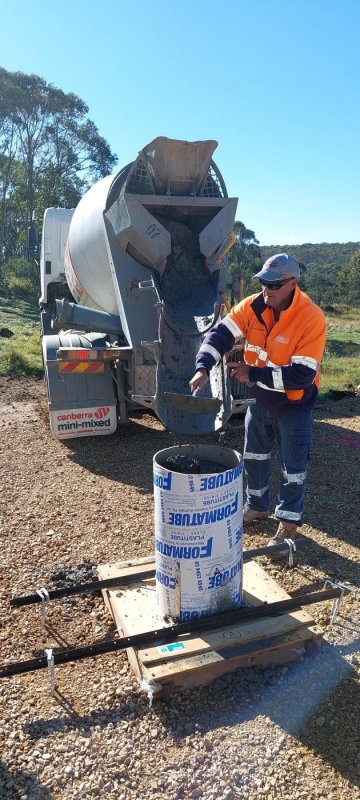 Filling the telescope support column