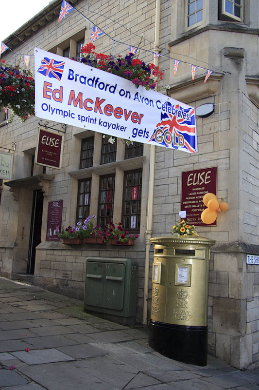 Gold Mail Box