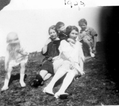 1925* Norma Teresa Bill Muds and Ally at Heads of Ayr