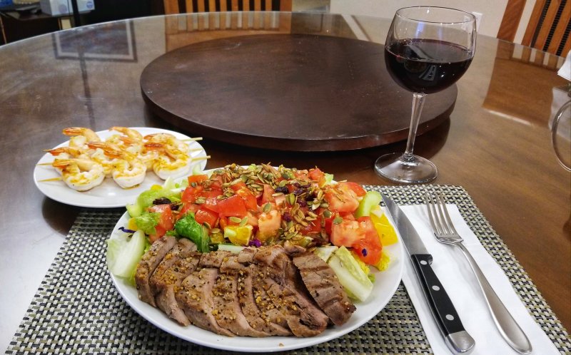 Steak Salad, Grilled Shrimp & a tasty Chianti