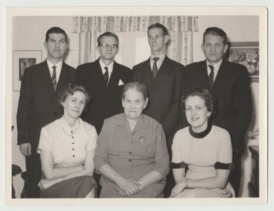 Lingblom family, including  Birger, Ingvar, Karl Ivar, Per (jr?), Gunhild, Hulda and Dagmar, 5.7.1959