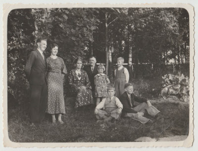 Lingblom family, outside, Hulda and Per
