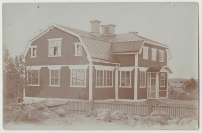 Postcard of house sent to Karin Lingblom in Des Moines