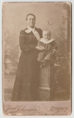 Ella Helena Hanson Åberg and baby Elver, Edsbyn