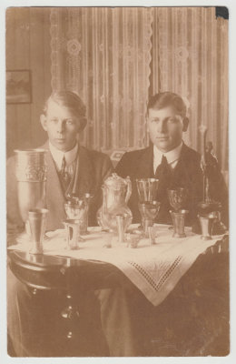David Åberg and LÅng-Olle Bergeroth with skiing trophies