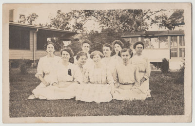 Possible Sabina (Beba) and group (nurses?), Beba middle row, first left