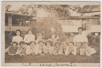 Beba Lingblom with group nurses, front row second from left