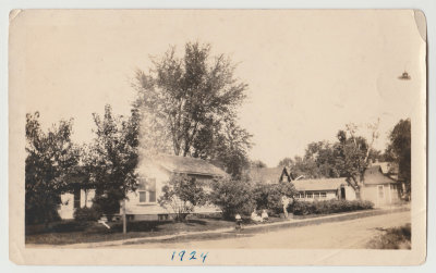 John Oberg, Katherine and Dave in Vine house front yard, 1924