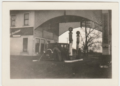 Elver Oberg's gas station, Des Moines, Fleur Dr and Army Post Rd, 1933