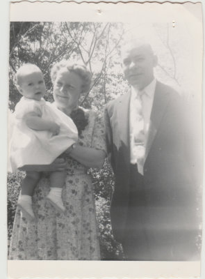 Baby Diana, Katherine and Harold Van Fleet, Mothers Day, 5/11/1958